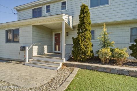 32 Cove Road W Bayville NJ 08721