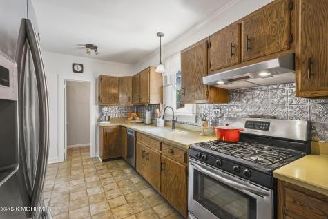 636 Ridgedale Avenue Woodbridge NJ 07095