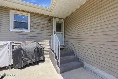 575 Garfield Avenue Belford NJ 07718