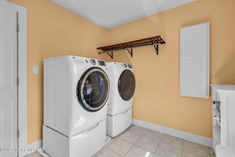 8 Duke Court Tinton Falls NJ 07724