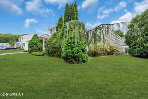 7 Sweetbriar Trail Howell NJ 07731