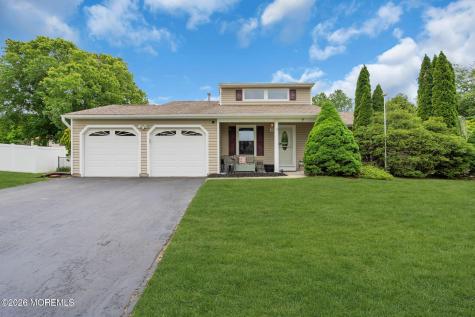 7 Sweetbriar Trail Howell NJ 07731