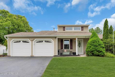7 Sweetbriar Trail Howell NJ 07731
