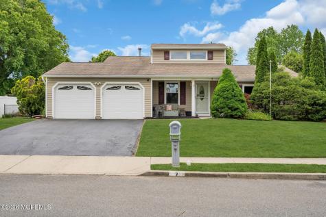 7 Sweetbriar Trail Howell NJ 07731