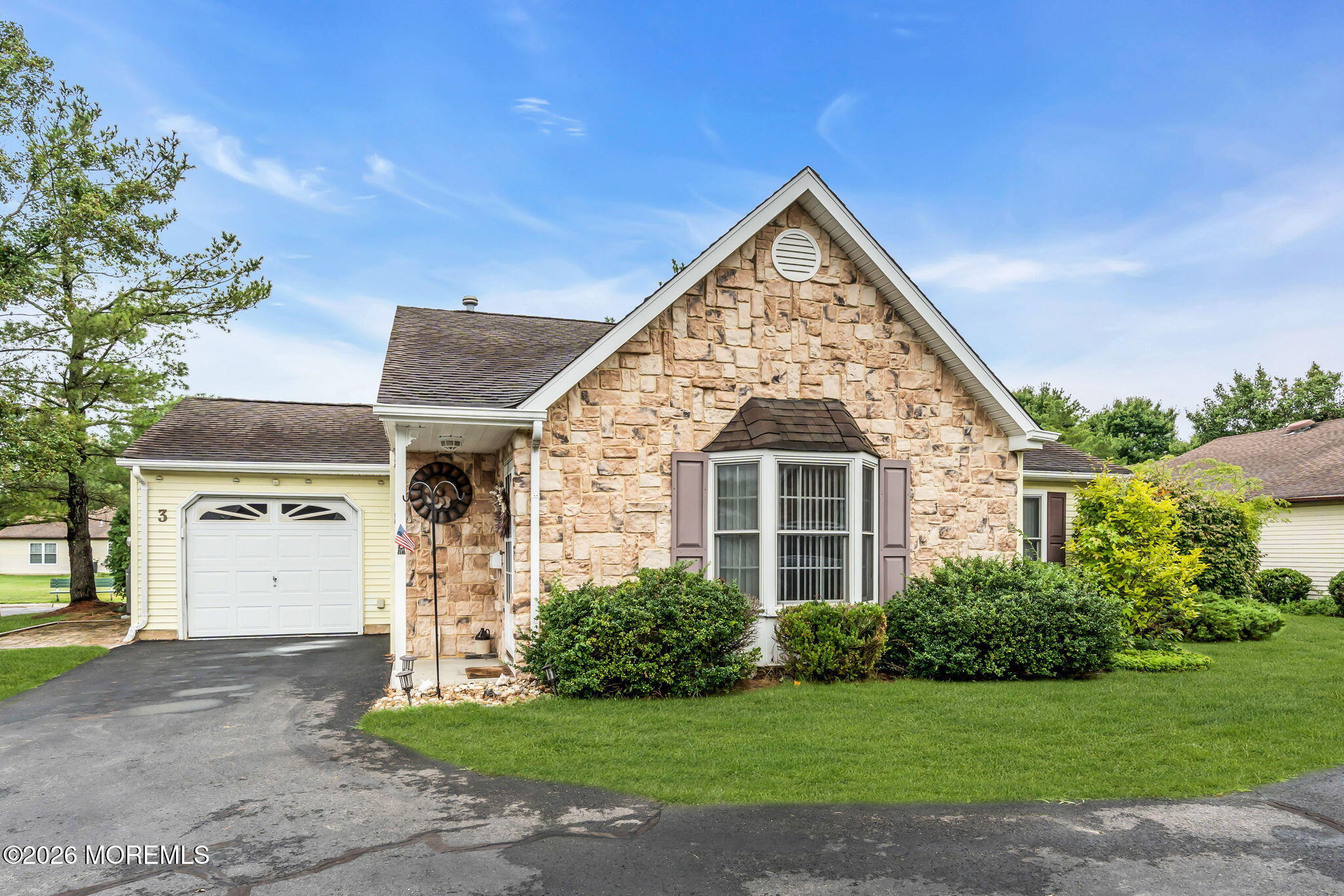Freehold NJ, 3 Ivy Ridge Close