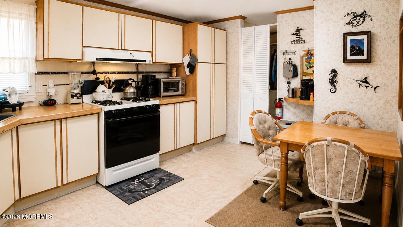 15 Oak Tree Lane Manahawkin NJ 08050