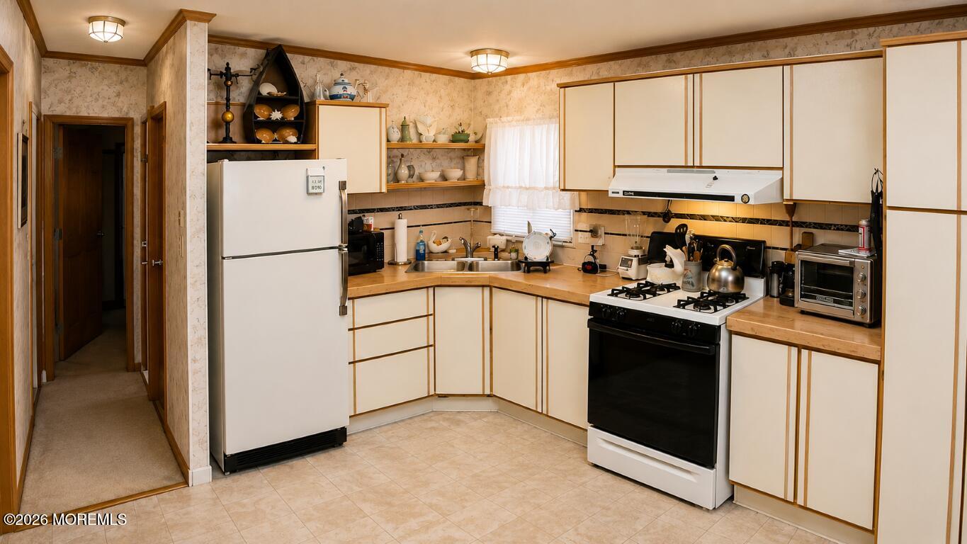 15 Oak Tree Lane Manahawkin NJ 08050