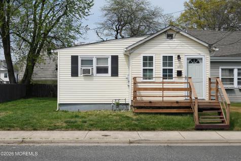 137 Maple Avenue Keansburg NJ 07734