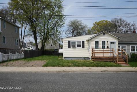 137 Maple Avenue Keansburg NJ 07734