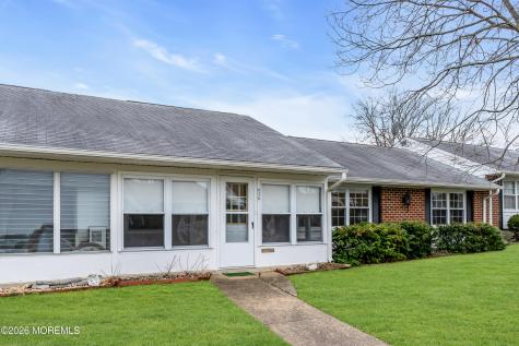 933B Thornhill Court Lakewood NJ 08701