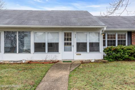 933B Thornhill Court Lakewood NJ 08701