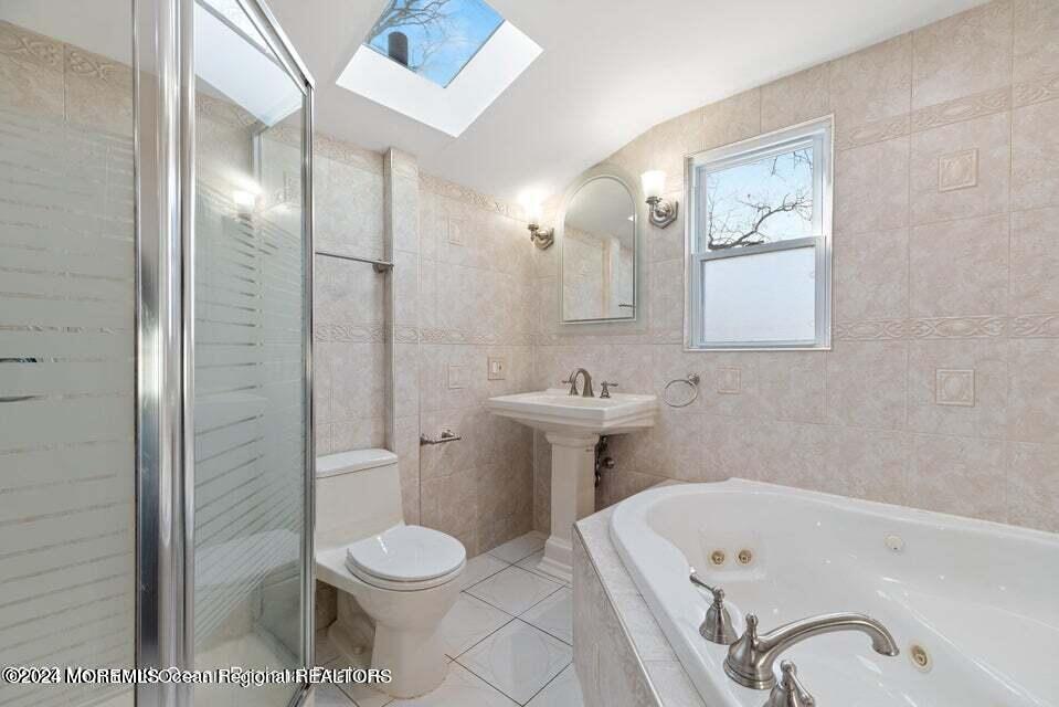712 W Park Avenue Oakhurst NJ 07755