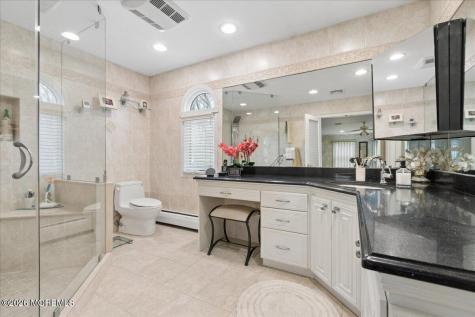 5 Crown Court Manalapan NJ 07726