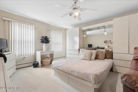 5 Crown Court Manalapan NJ 07726
