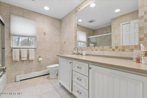 5 Crown Court Manalapan NJ 07726