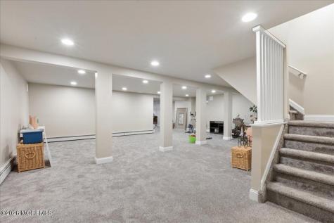 5 Crown Court Manalapan NJ 07726