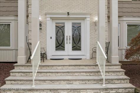 5 Crown Court Manalapan NJ 07726