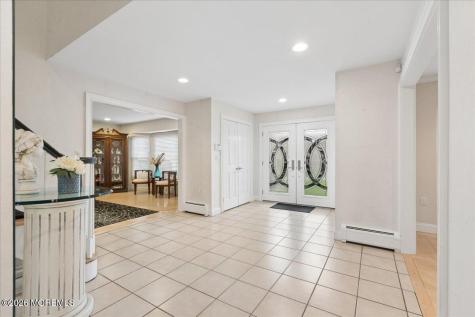 5 Crown Court Manalapan NJ 07726