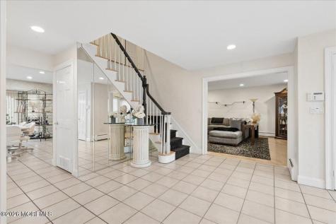 5 Crown Court Manalapan NJ 07726