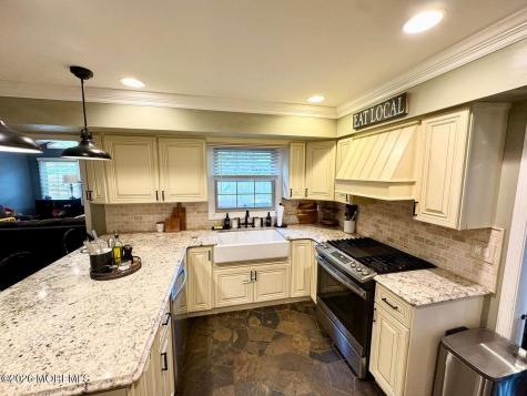 18 Providence Lane Howell NJ 07731
