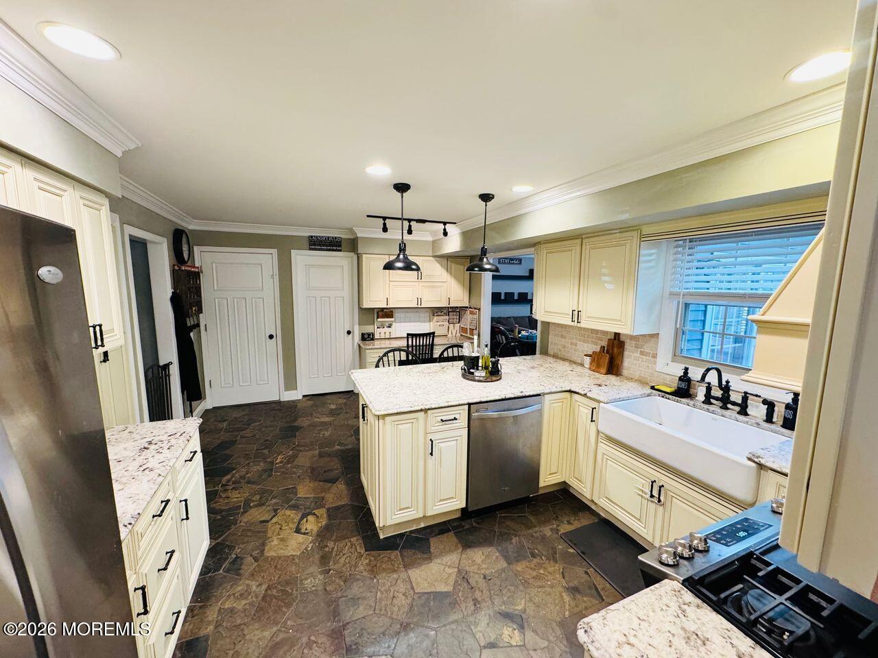 18 Providence Lane Howell NJ 07731