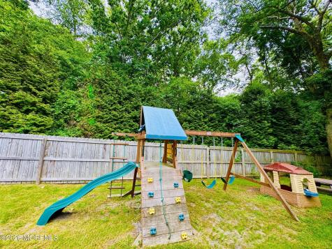 18 Providence Lane Howell NJ 07731