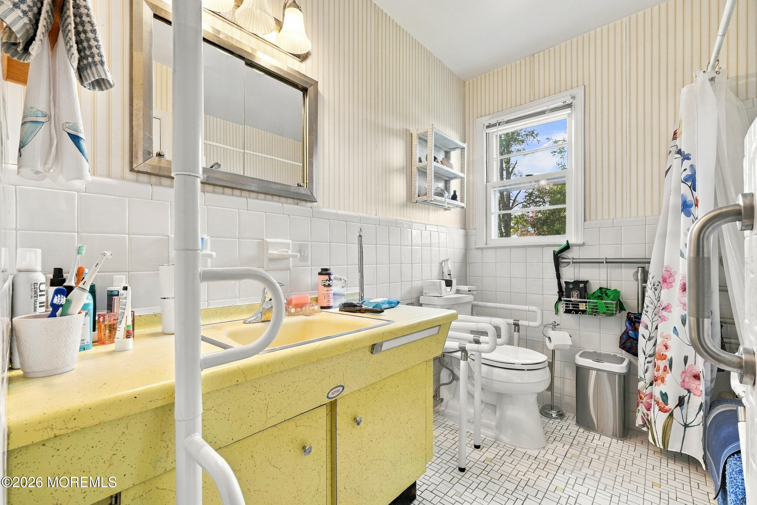3 Roslyn Drive Oakhurst NJ 07755