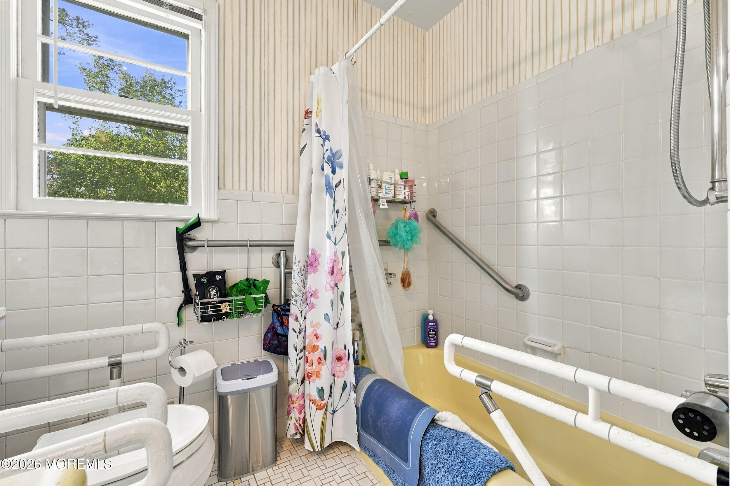3 Roslyn Drive Oakhurst NJ 07755