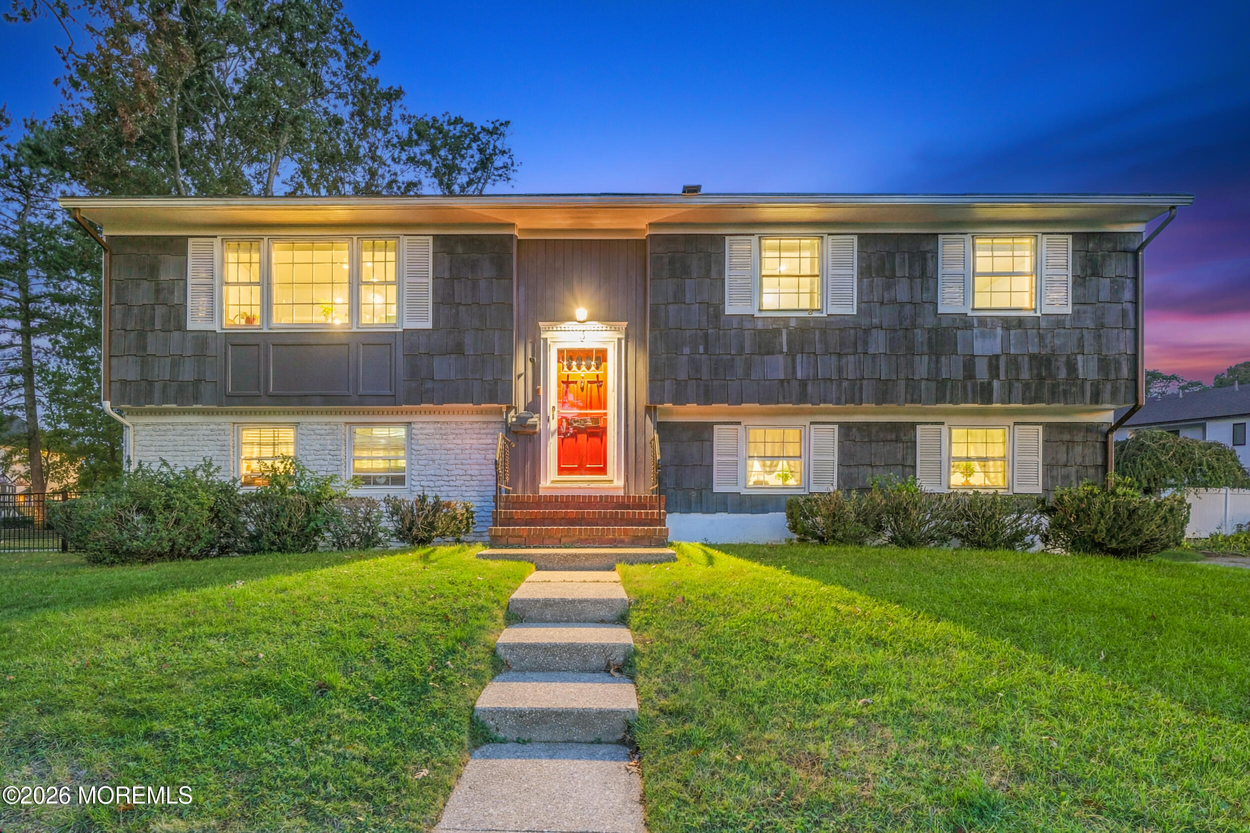 3 Roslyn Drive Oakhurst NJ 07755