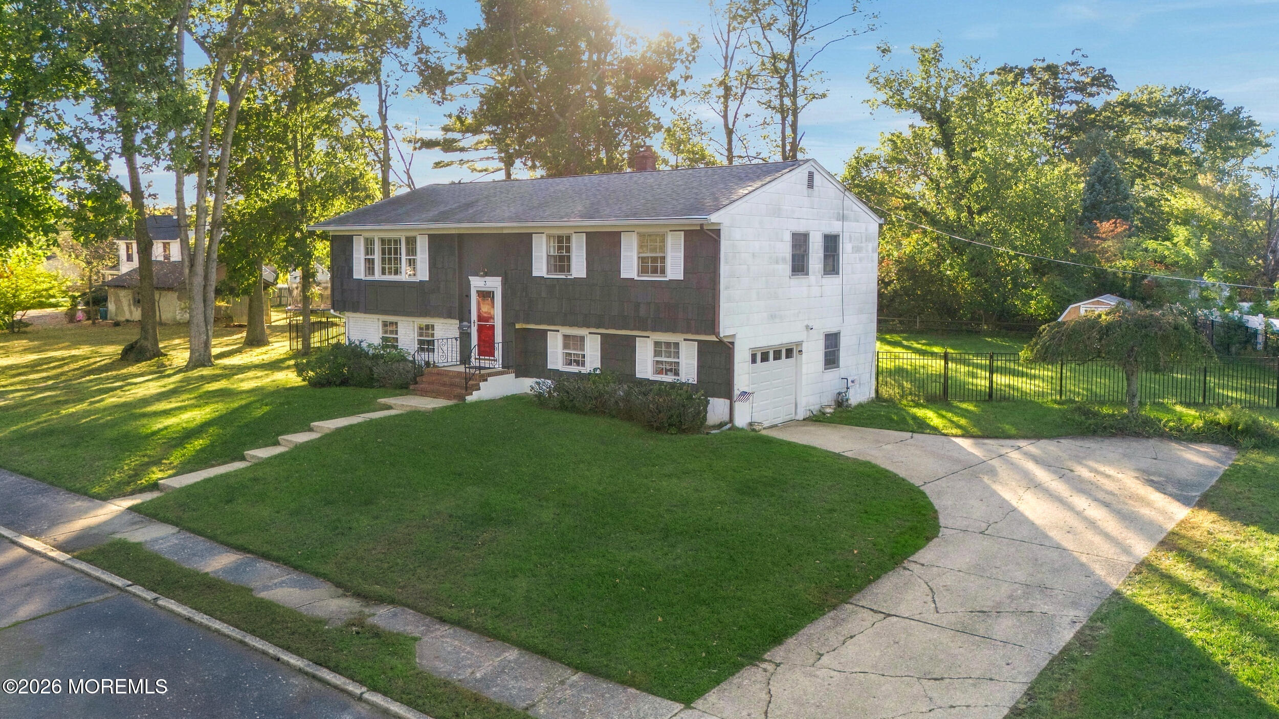 3 Roslyn Drive Oakhurst NJ 07755