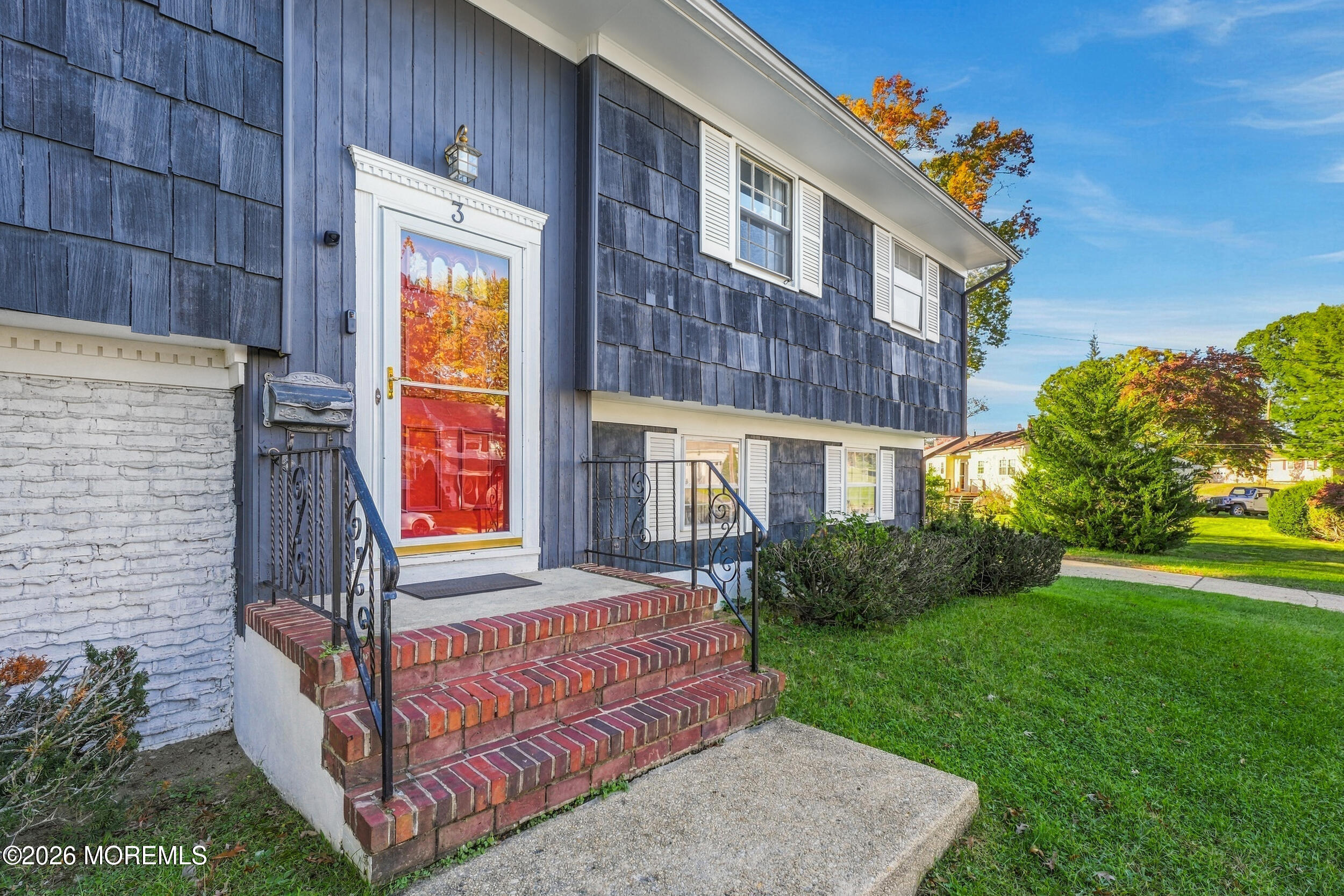 3 Roslyn Drive Oakhurst NJ 07755