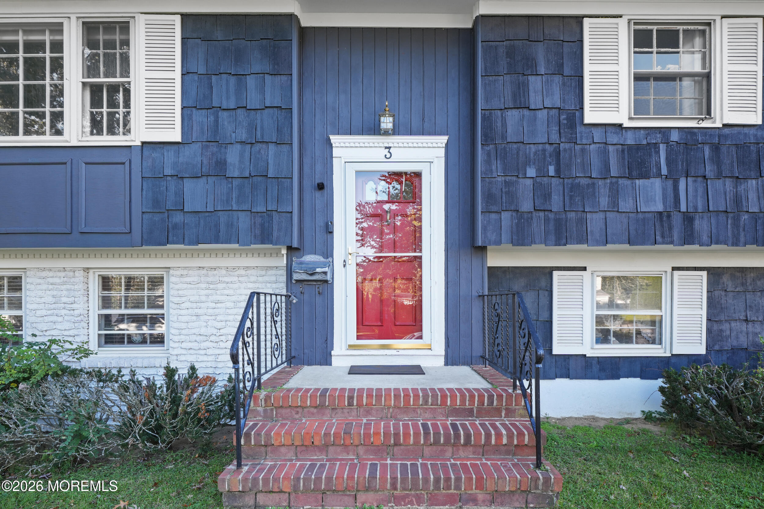 3 Roslyn Drive Oakhurst NJ 07755