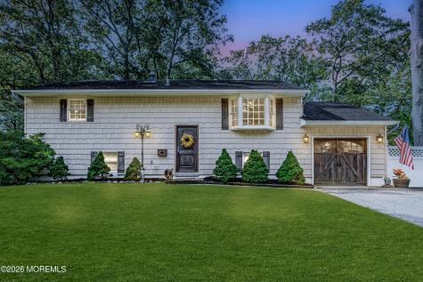 52 Darien Road Howell NJ 07731