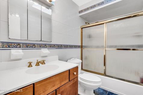 52 Darien Road Howell NJ 07731