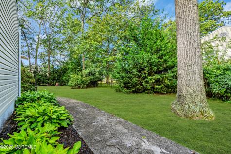 52 Darien Road Howell NJ 07731