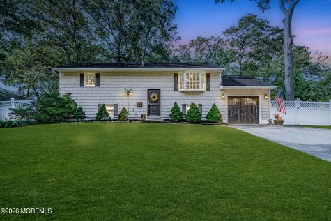 52 Darien Road Howell NJ 07731