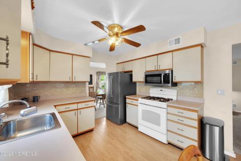 28 Nicole Court Lakewood NJ 08701