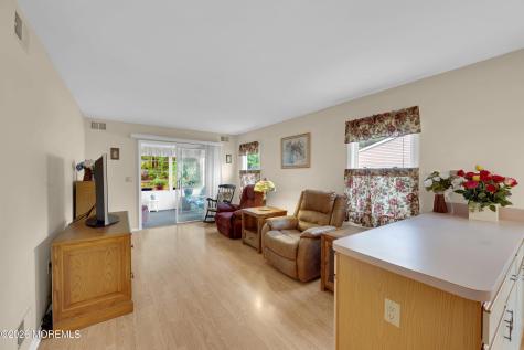 28 Nicole Court Lakewood NJ 08701