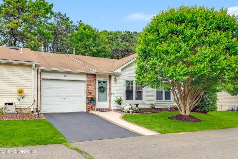 28 Nicole Court Lakewood NJ 08701