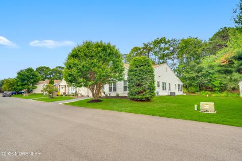 28 Nicole Court Lakewood NJ 08701