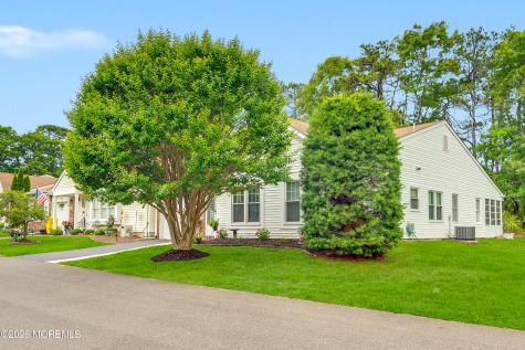 28 Nicole Court Lakewood NJ 08701