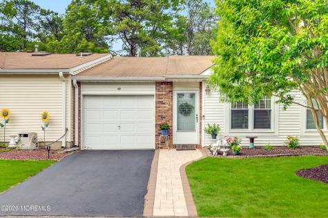 28 Nicole Court Lakewood NJ 08701