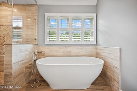 5 Mohegan Road Freehold NJ 07728