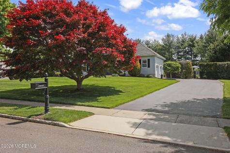 5 Mohegan Road Freehold NJ 07728