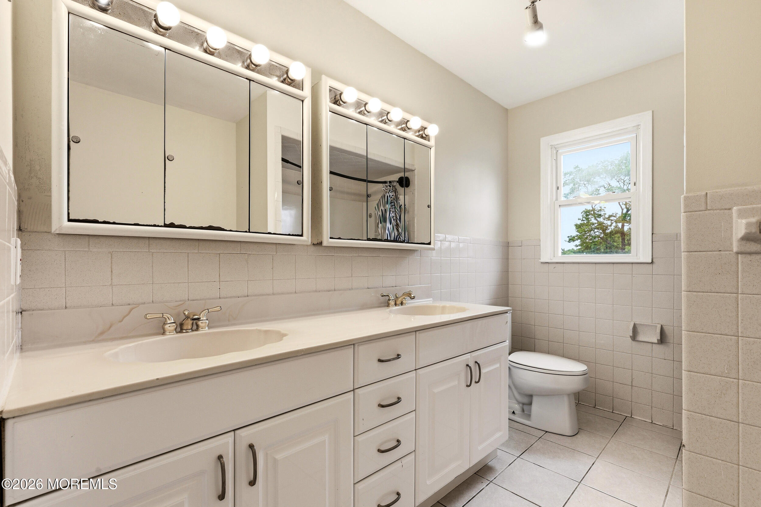 853 Neptune Avenue Beachwood NJ 08722