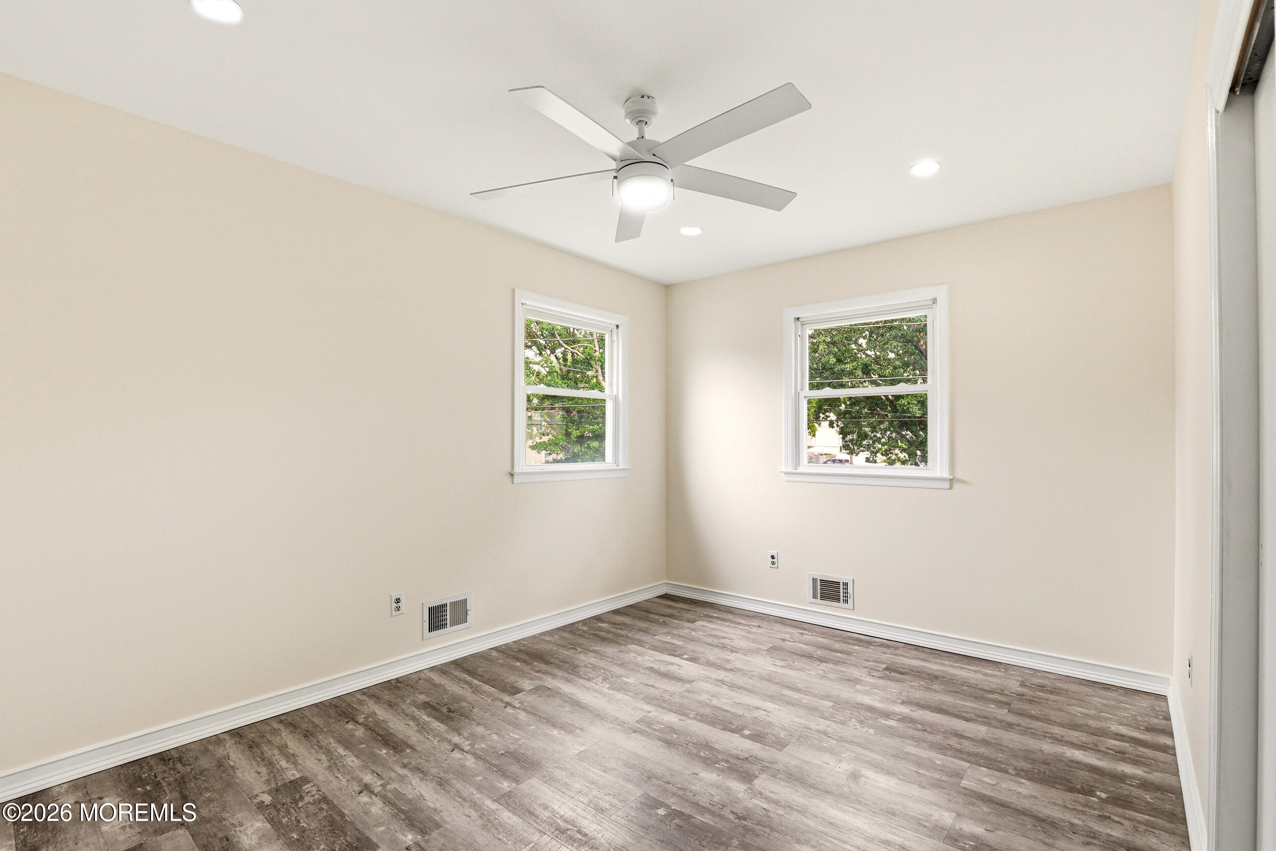 853 Neptune Avenue Beachwood NJ 08722
