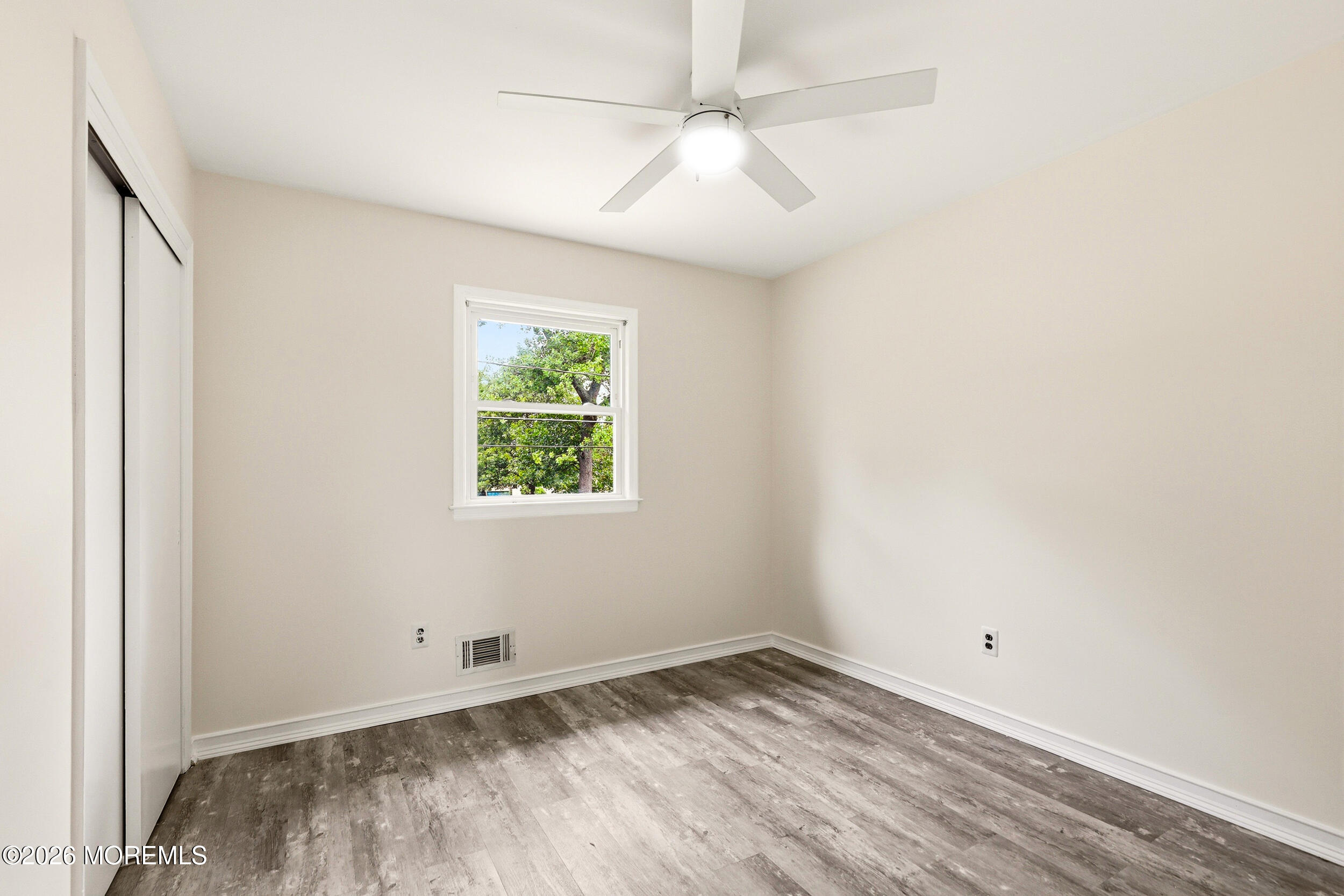 853 Neptune Avenue Beachwood NJ 08722