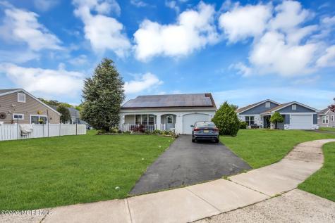 9 Carol Court Manchester NJ 08759
