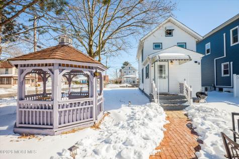 2 Chingarora Avenue Keyport NJ 07735