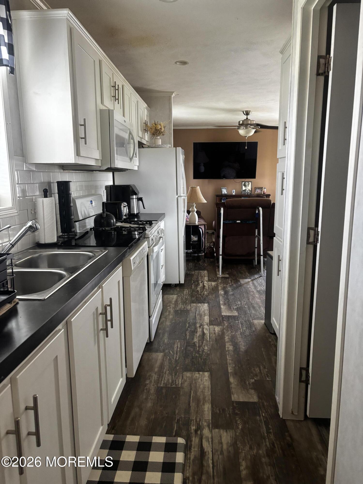 2 Sams Trailer Ct Court Hazlet NJ 07730